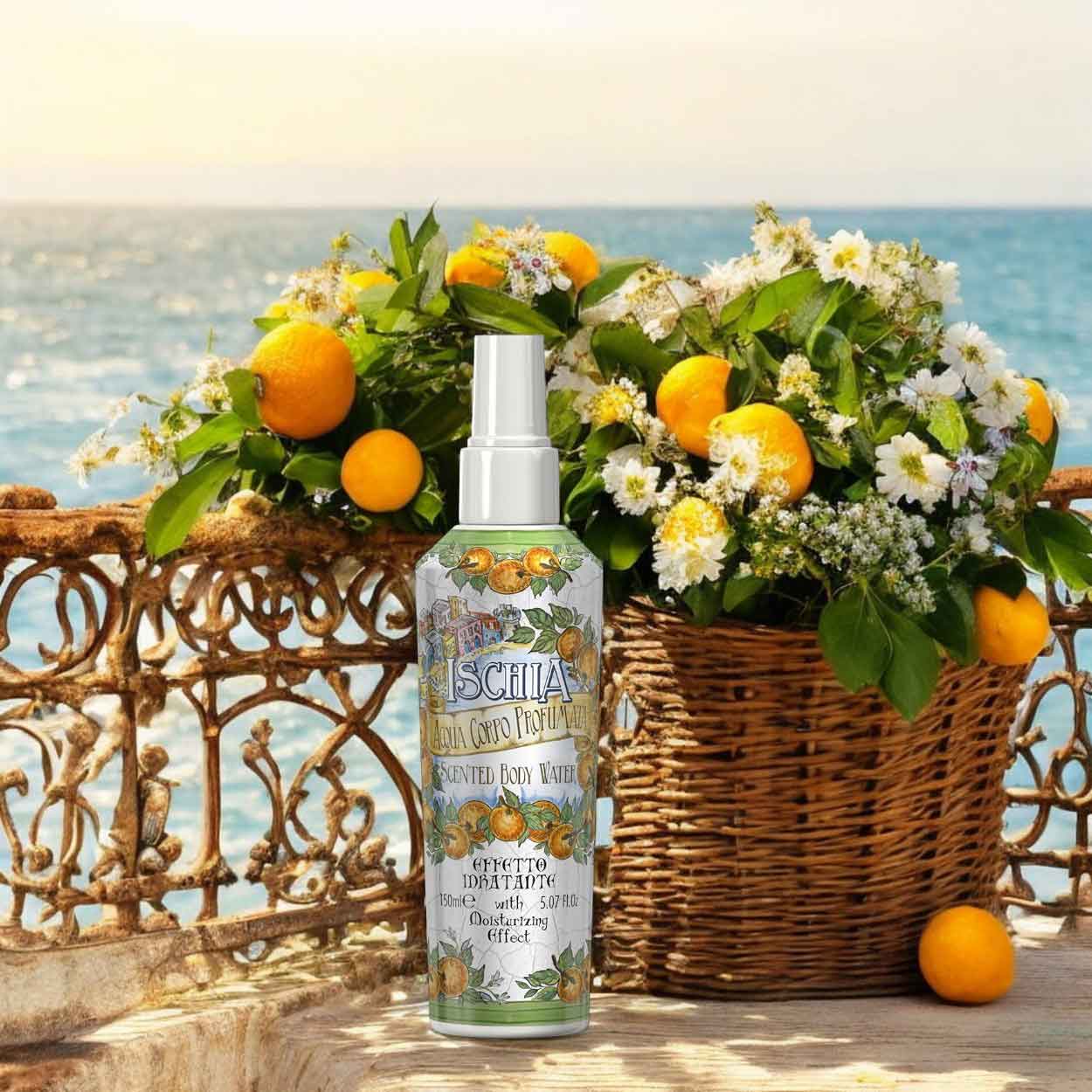 L'acqua corpo profumata della linea Ischia delle Maioliche di Rudy, davanti ad un cesto di fiori d'arancio