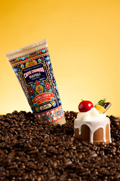 <b>Gift Box with Shower Gel 500 mL + Moisturizing Body Cream 200 mL</b></br>Gourmand Edition</br><i>Creamy Cofee</i>