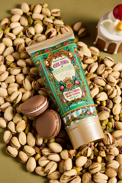 <b>Gift box with Scented Body Water 150 mL + Moisturizing Body Cream 200 mL</b></br>Gourmand Edition</br><i>Pistachio Gelato</i>